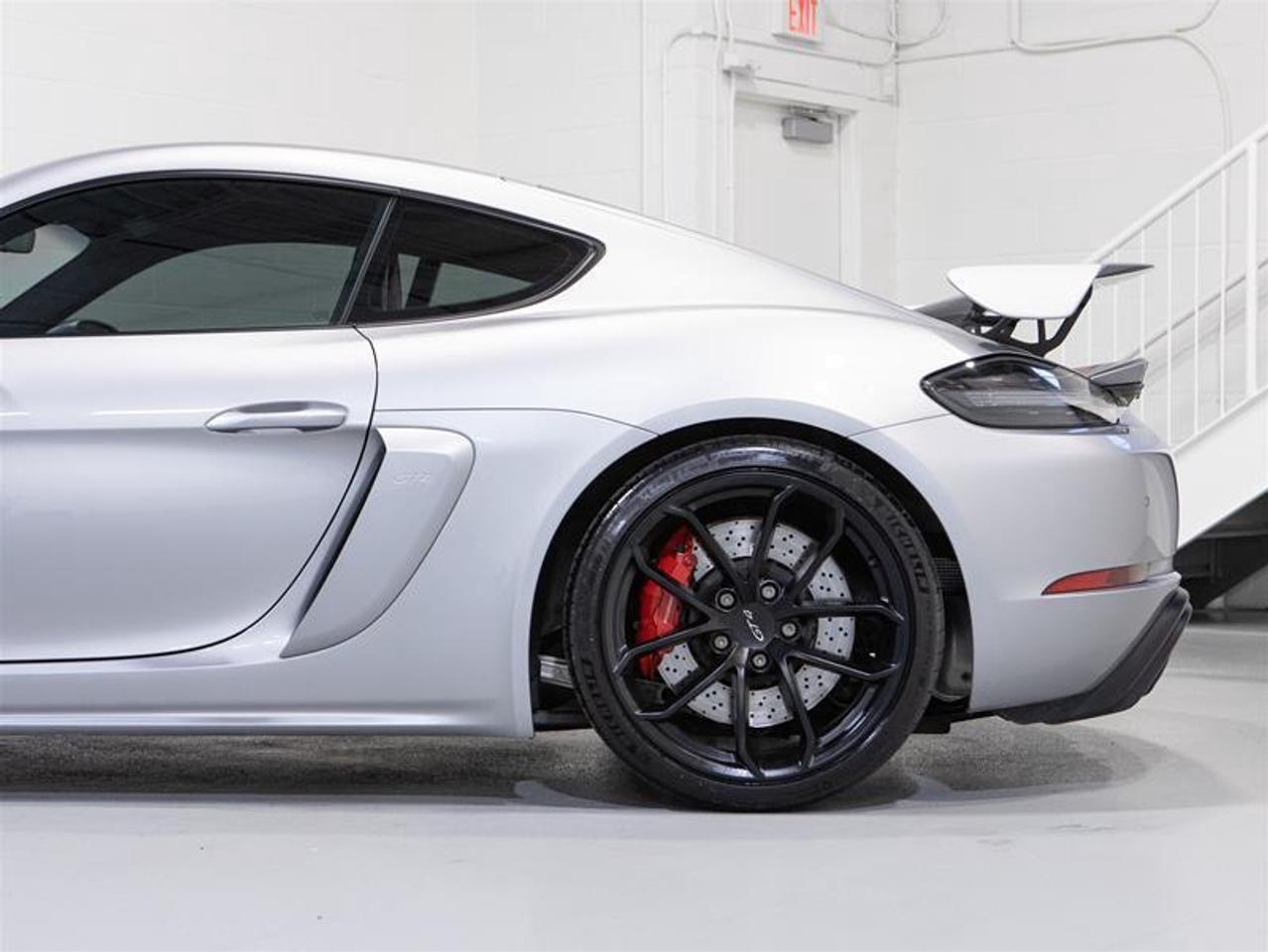 2020 Porsche 718 Cayman GT4 Photo