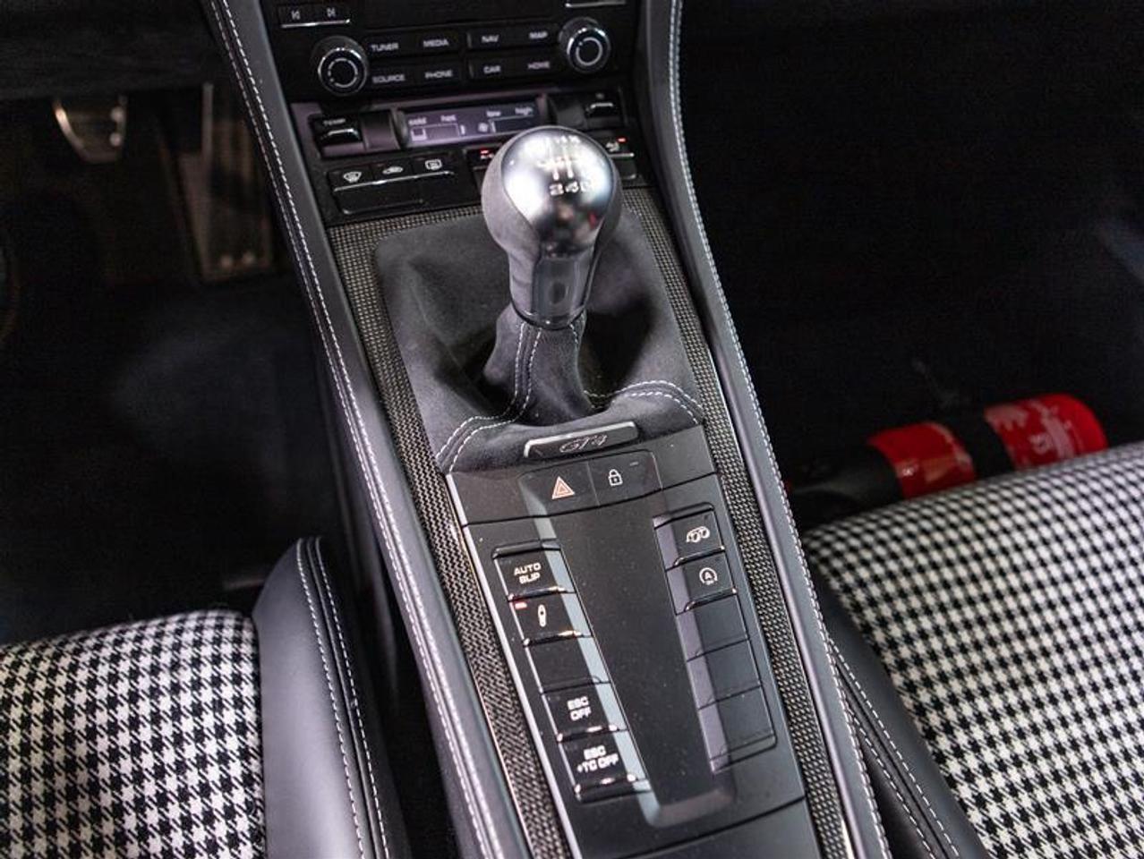 2020 Porsche 718 Cayman GT4 Photo