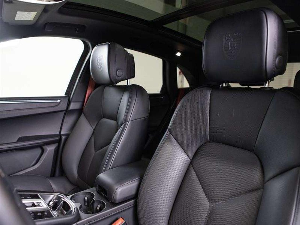 2026 Porsche Macan T AWD Photo