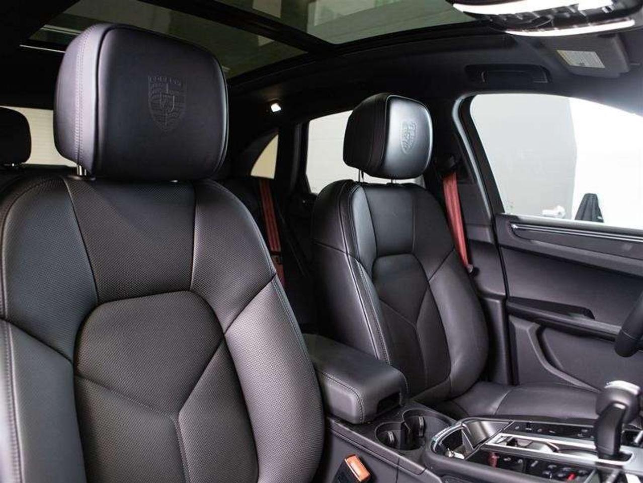 2026 Porsche Macan T AWD Photo