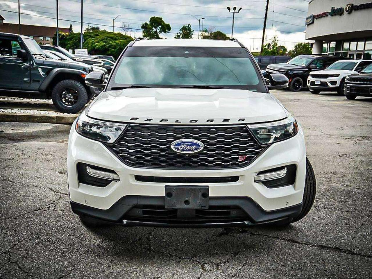 2020 Ford Explorer  Photo2