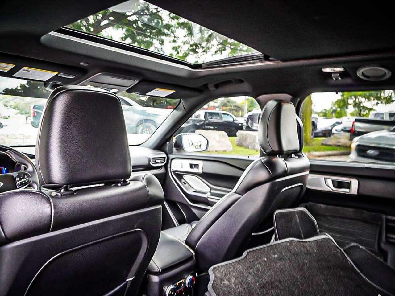 2020 Ford Explorer  Photo