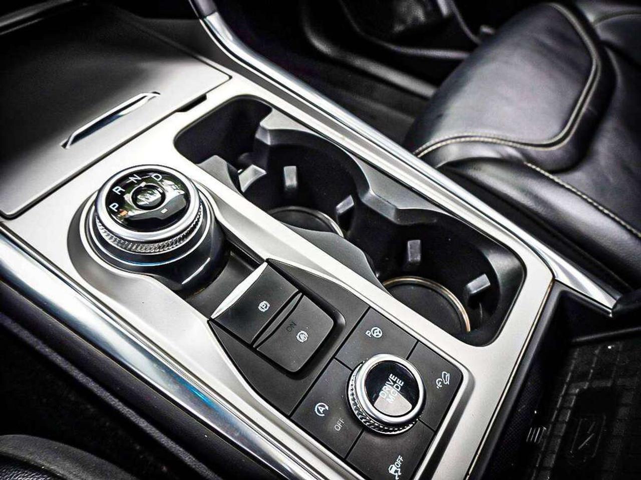 2020 Ford Explorer  Photo
