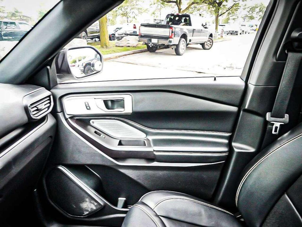 2020 Ford Explorer  Photo