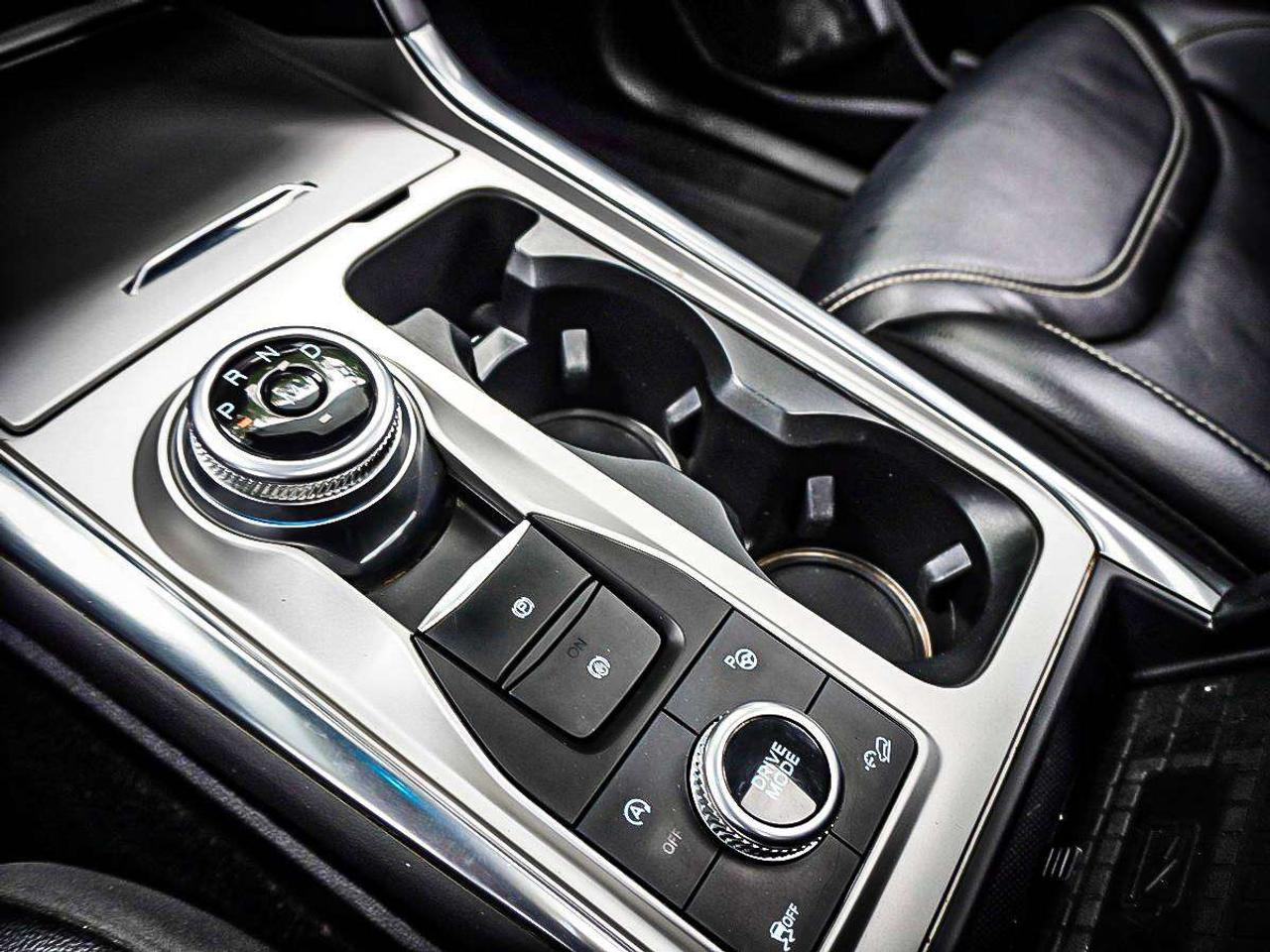 2020 Ford Explorer  Photo