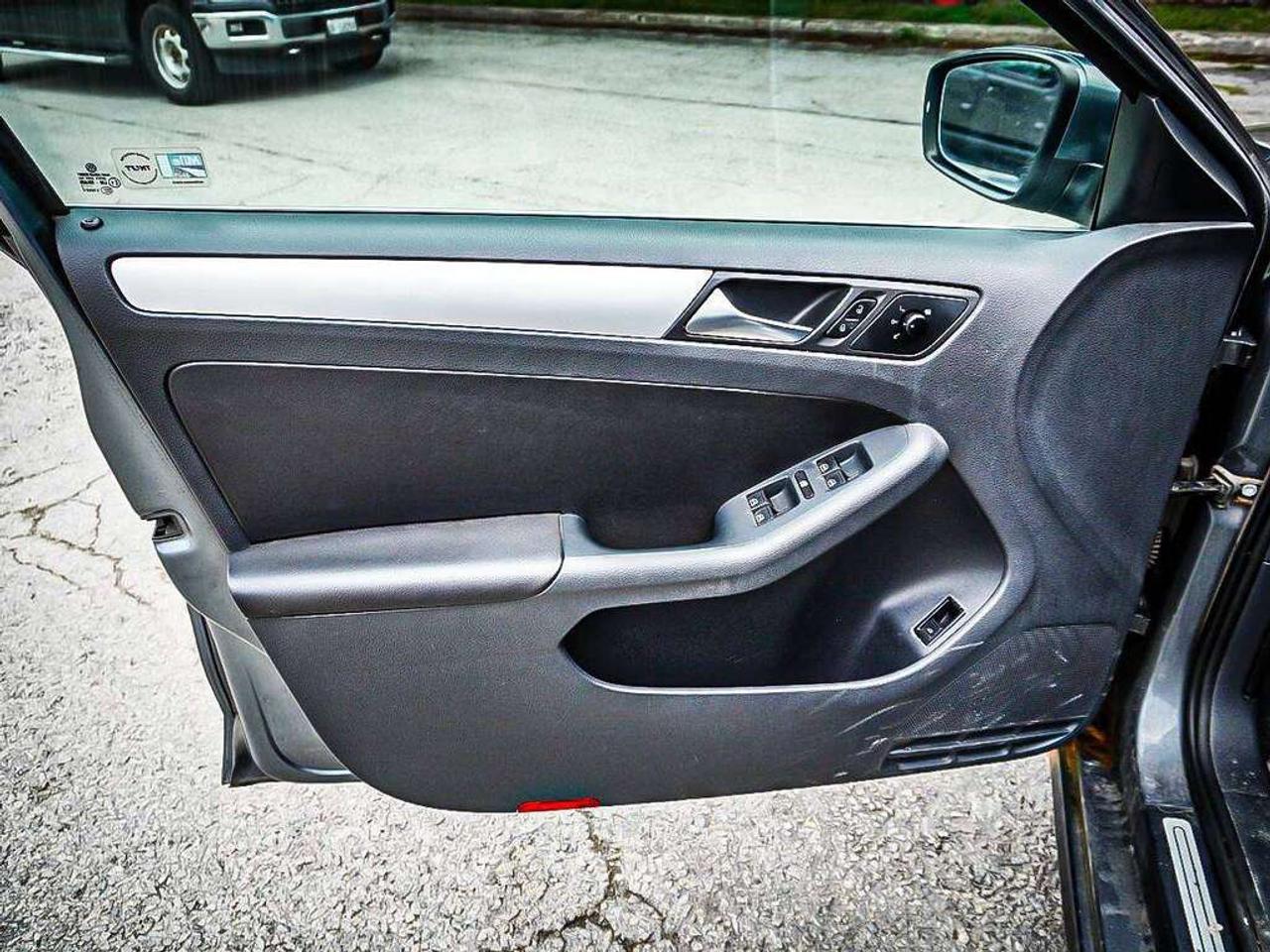 2011 Volkswagen Jetta  Photo