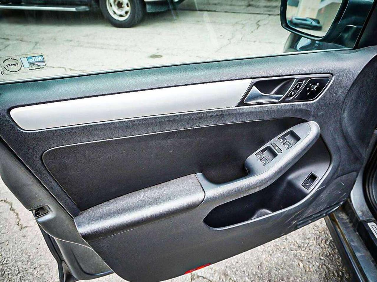 2011 Volkswagen Jetta  Photo