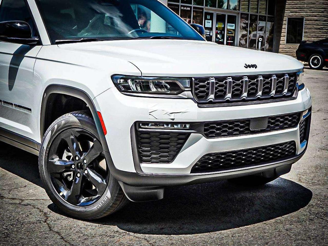 2026 Jeep Grand Cherokee  Photo1