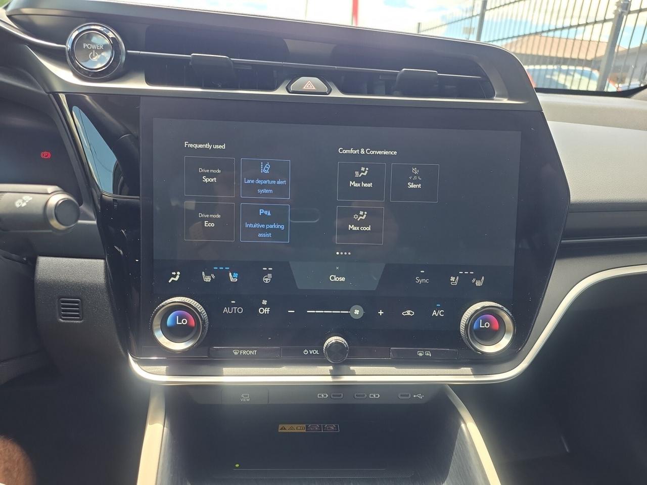 2023 Lexus RZ 450e AWD * 1 OWNER / COOLED SEATS / CARPLAY / PANO Photo