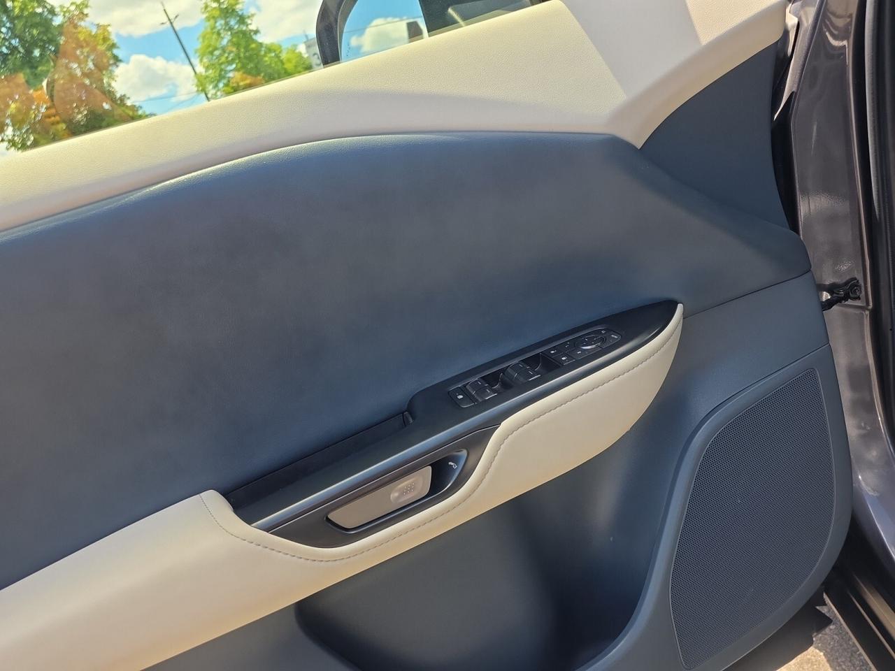 2023 Lexus RZ 450e AWD * 1 OWNER / COOLED SEATS / CARPLAY / PANO Photo