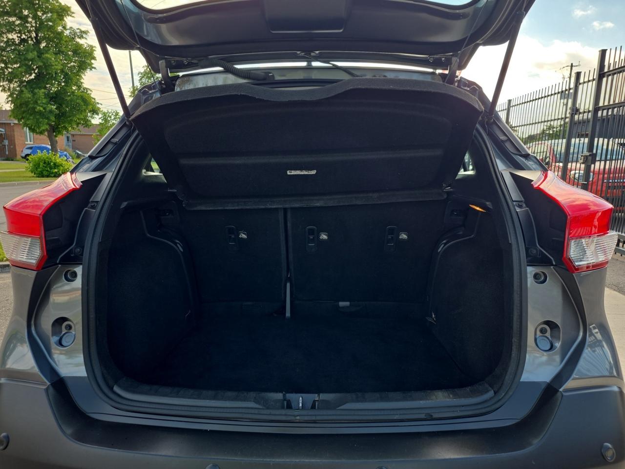 2020 Nissan Kicks SV * NO ACCIDENTS / CARPLAY / BACKUP CAMERA / PARK Photo