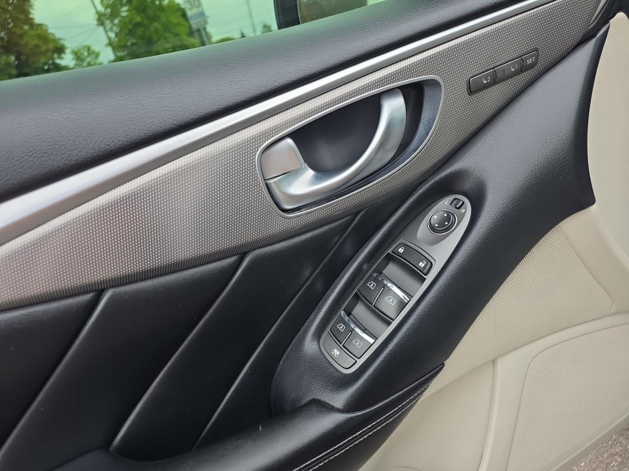 2016 Infiniti Q50 2.0t AWD * SUNROOF / CAMERA / XENON LIGHTS / HEATE Photo