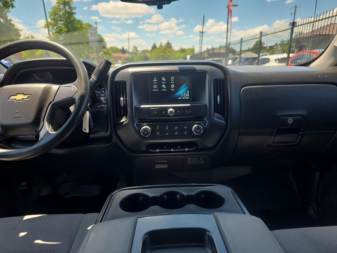 2018 Chevrolet Silverado 1500 4WD Crew Cab 143.5 Custom * NO ACCIDENTS / LOW KM Photo