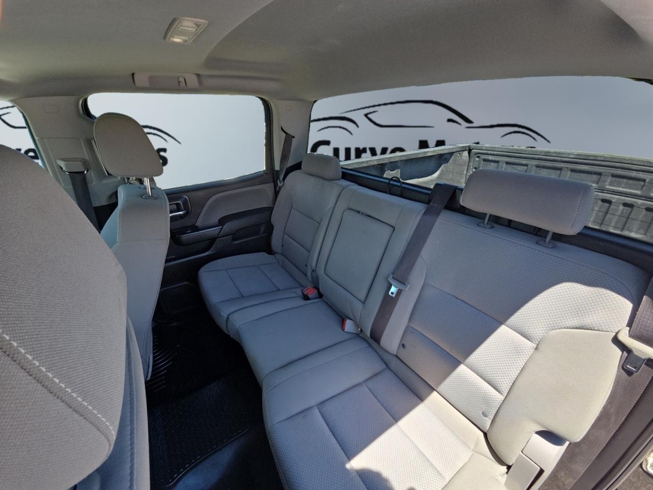 2018 Chevrolet Silverado 1500 4WD Crew Cab 143.5 Custom * NO ACCIDENTS / LOW KM Photo