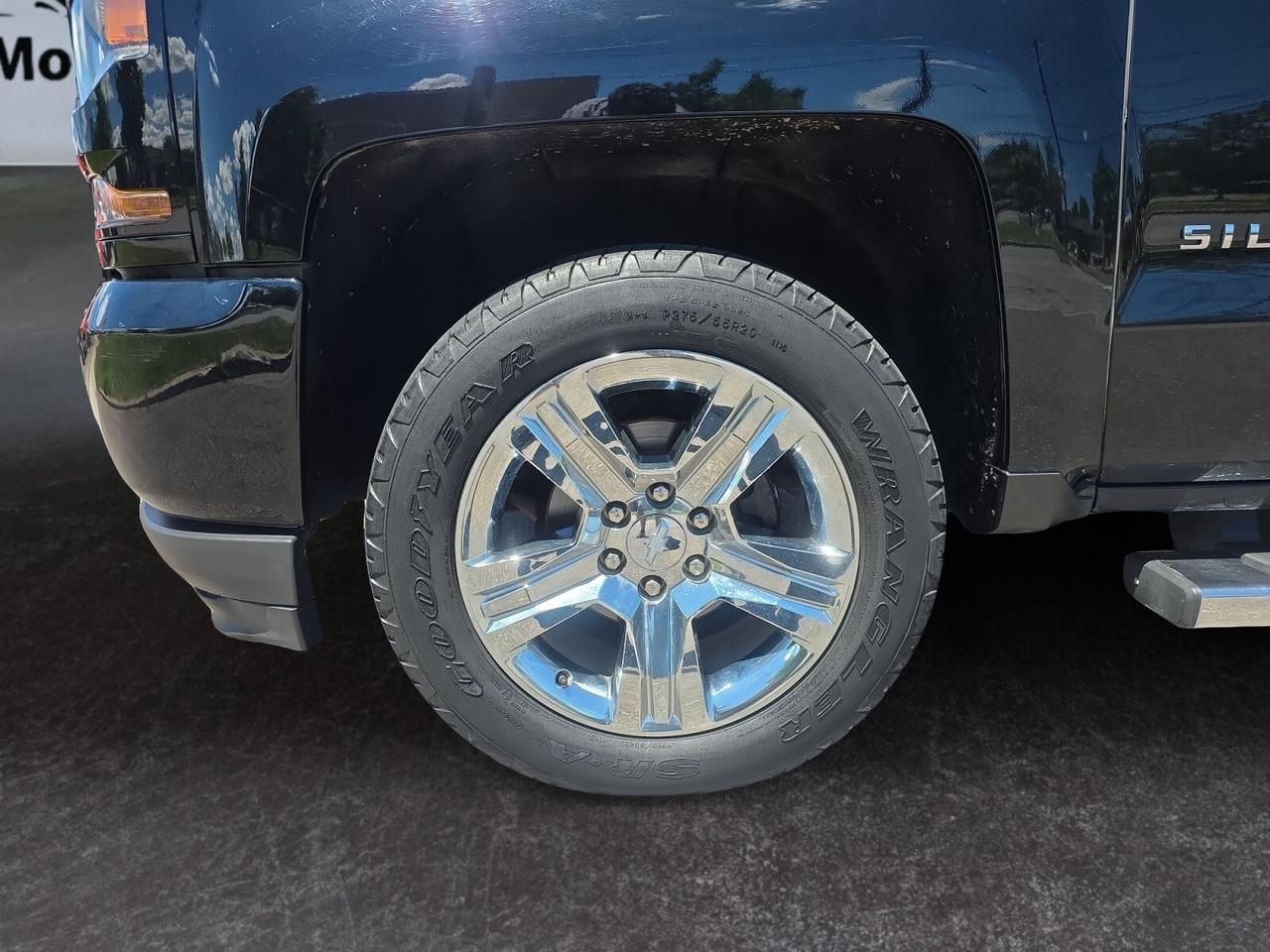 2018 Chevrolet Silverado 1500 4WD Crew Cab 143.5 Custom * NO ACCIDENTS / LOW KM Photo