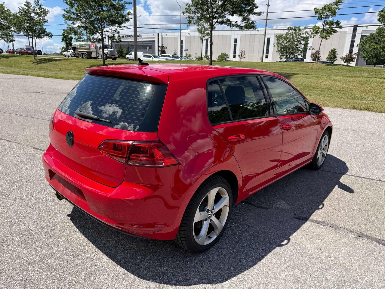 2017 Volkswagen Golf Highline,Leather,Sunroof,Blind Spot,Carplay Photo