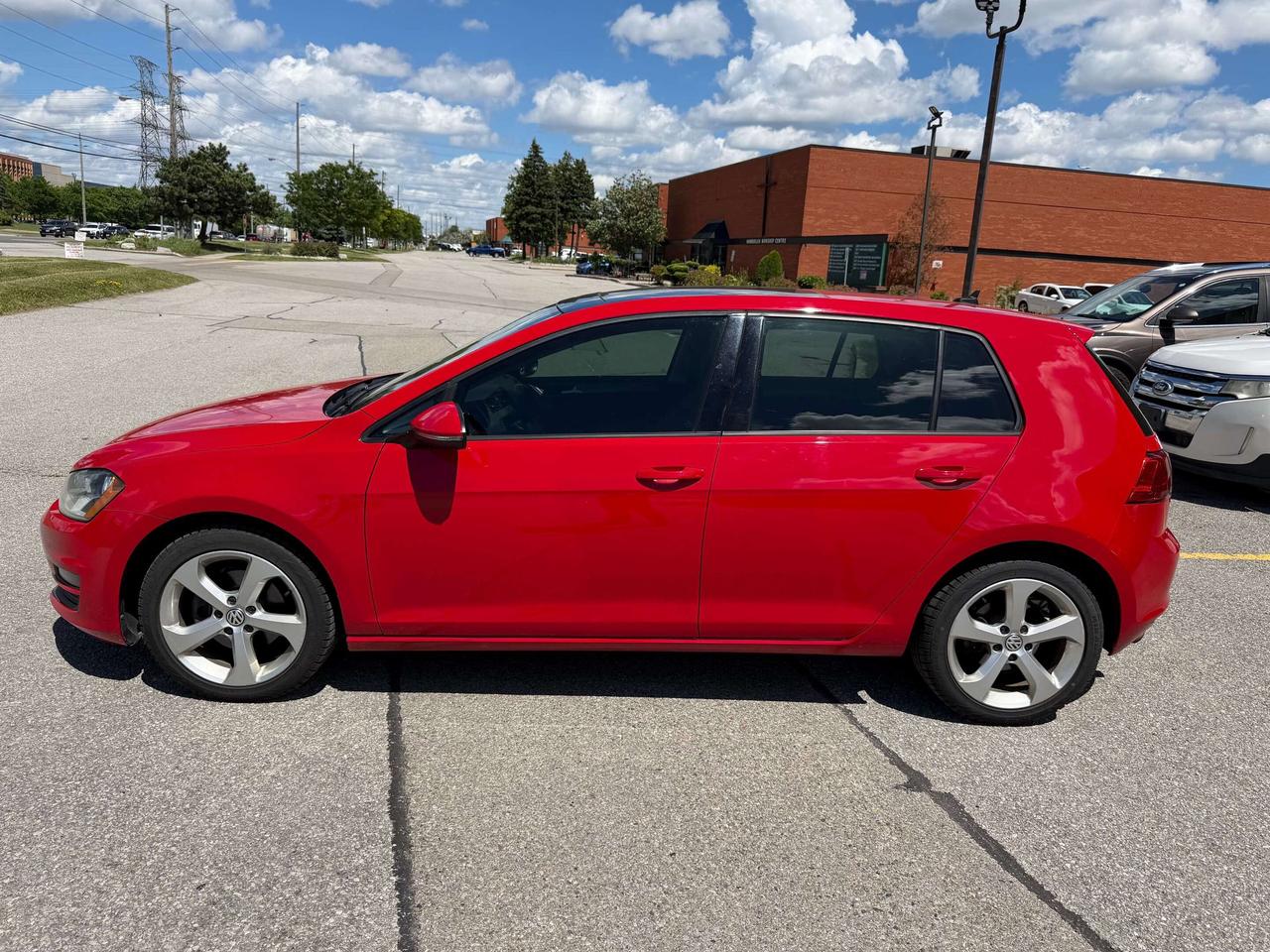2017 Volkswagen Golf Highline,Leather,Sunroof,Blind Spot,Carplay Photo2