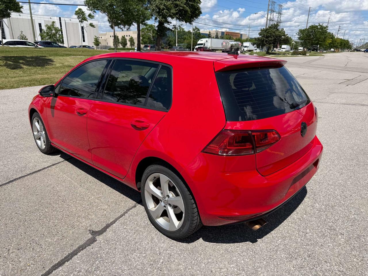 2017 Volkswagen Golf Highline,Leather,Sunroof,Blind Spot,Carplay Photo3