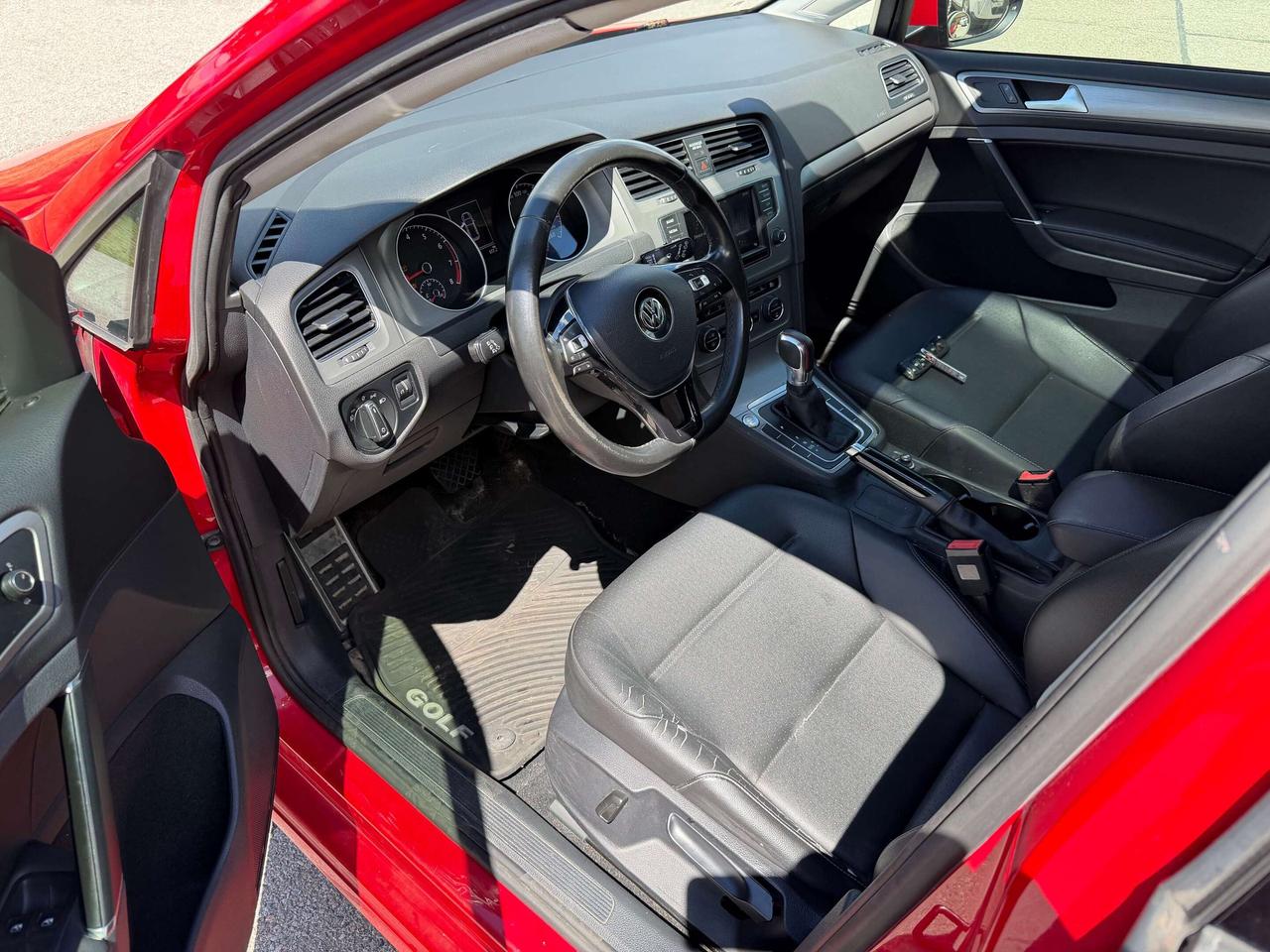 2017 Volkswagen Golf Highline,Leather,Sunroof,Blind Spot,Carplay Photo