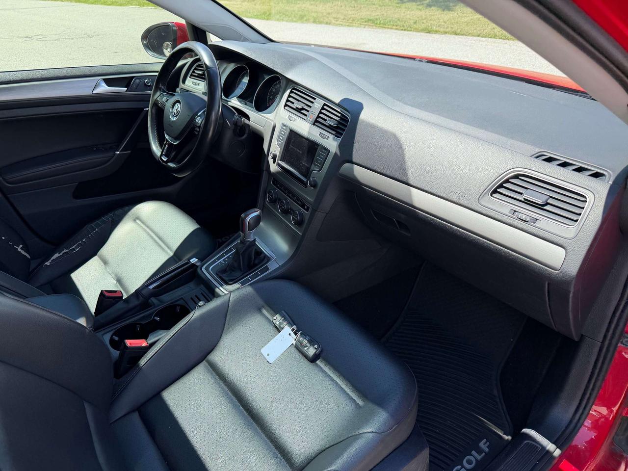 2017 Volkswagen Golf Highline,Leather,Sunroof,Blind Spot,Carplay Photo