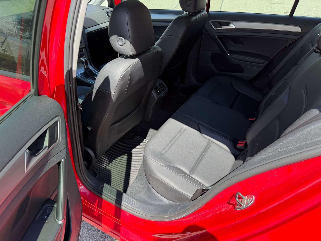 2017 Volkswagen Golf Highline,Leather,Sunroof,Blind Spot,Carplay Photo