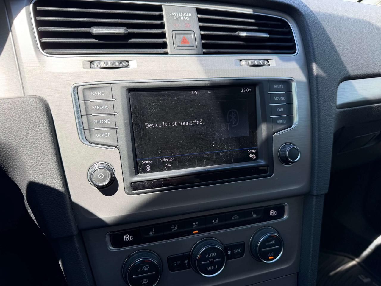 2017 Volkswagen Golf Highline,Leather,Sunroof,Blind Spot,Carplay Photo