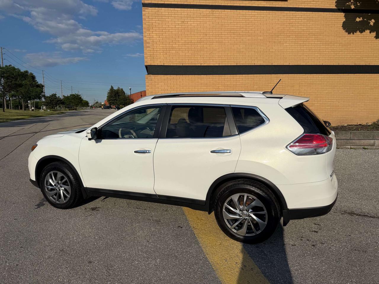 2014 Nissan Rogue SL AWD PANO ROOF BLIND SPOT 360 CAMERA Photo