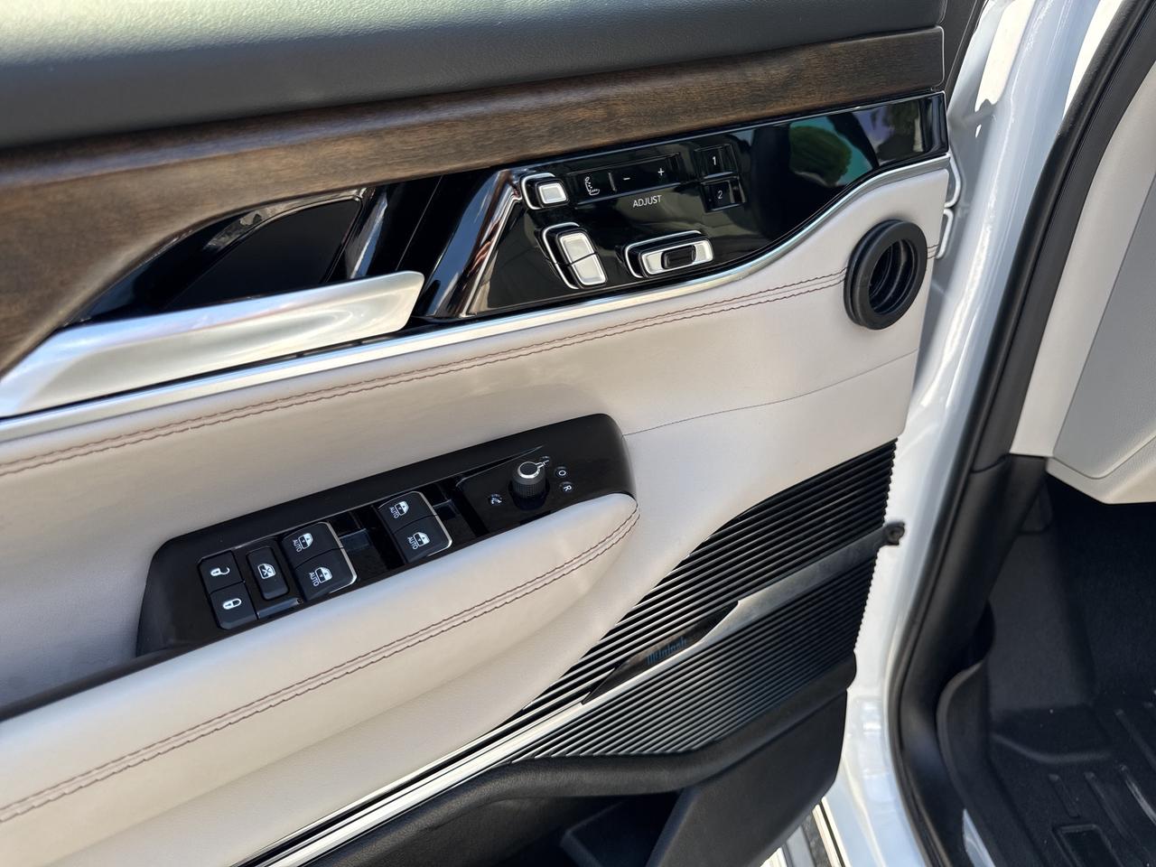 2022 Jeep Grand Wagoneer Series I Photo