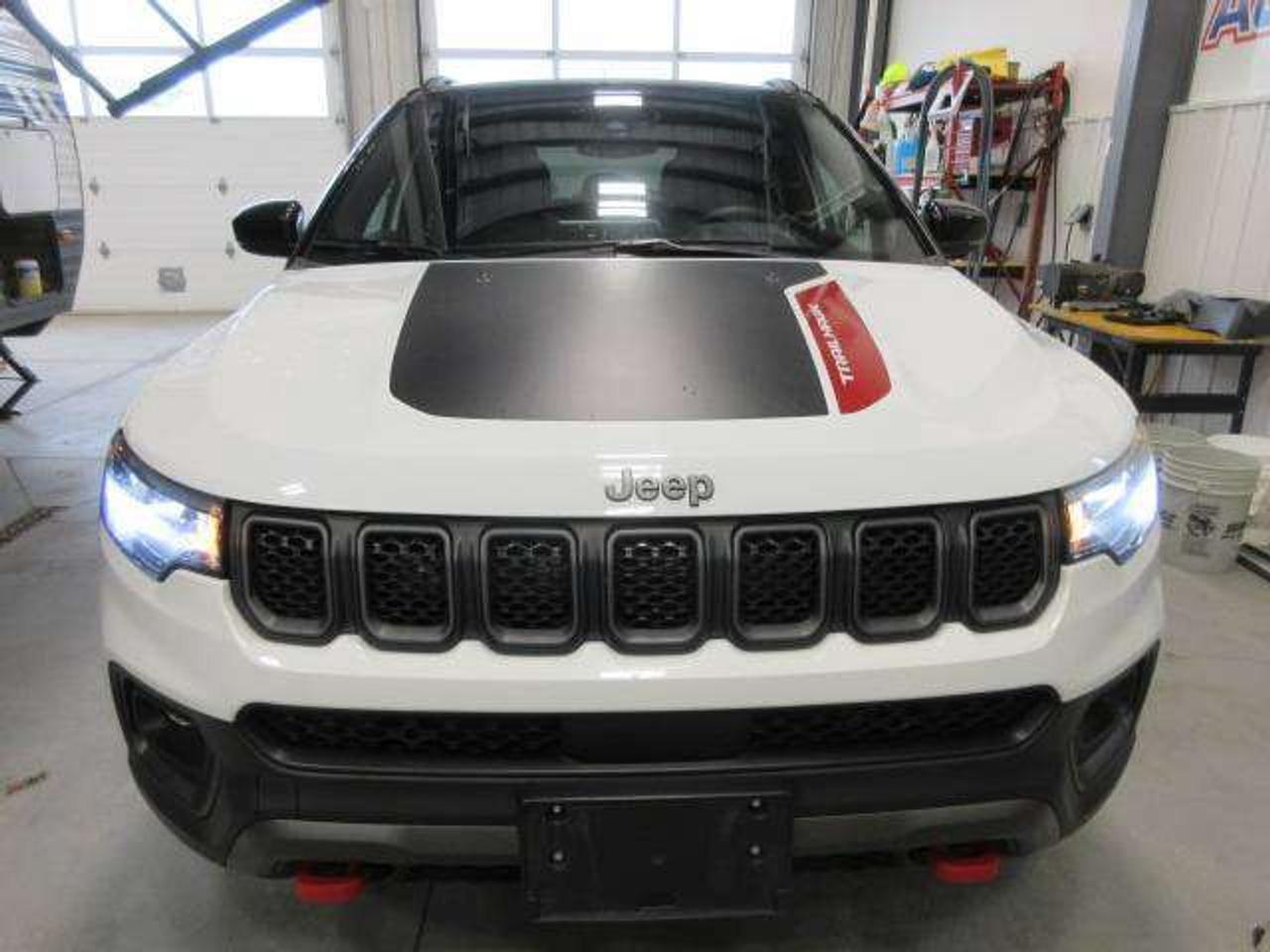 2024 Jeep Compass TRAILHAWK 4X4, PANO ROOF, NAV, APPLE/ANDROID, 72K! Photo