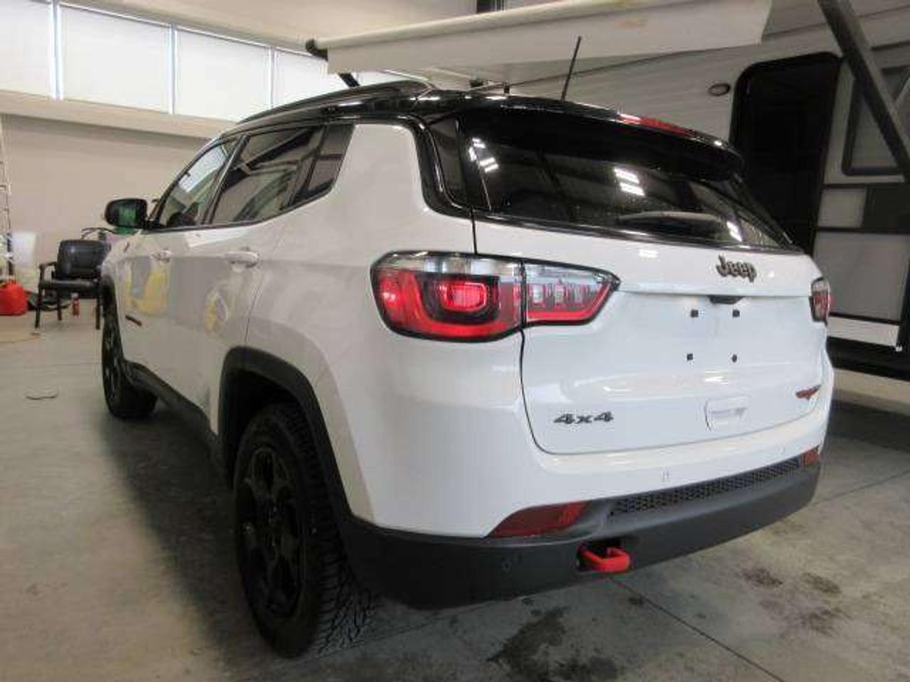 2024 Jeep Compass TRAILHAWK 4X4, PANO ROOF, NAV, APPLE/ANDROID, 72K! Photo4