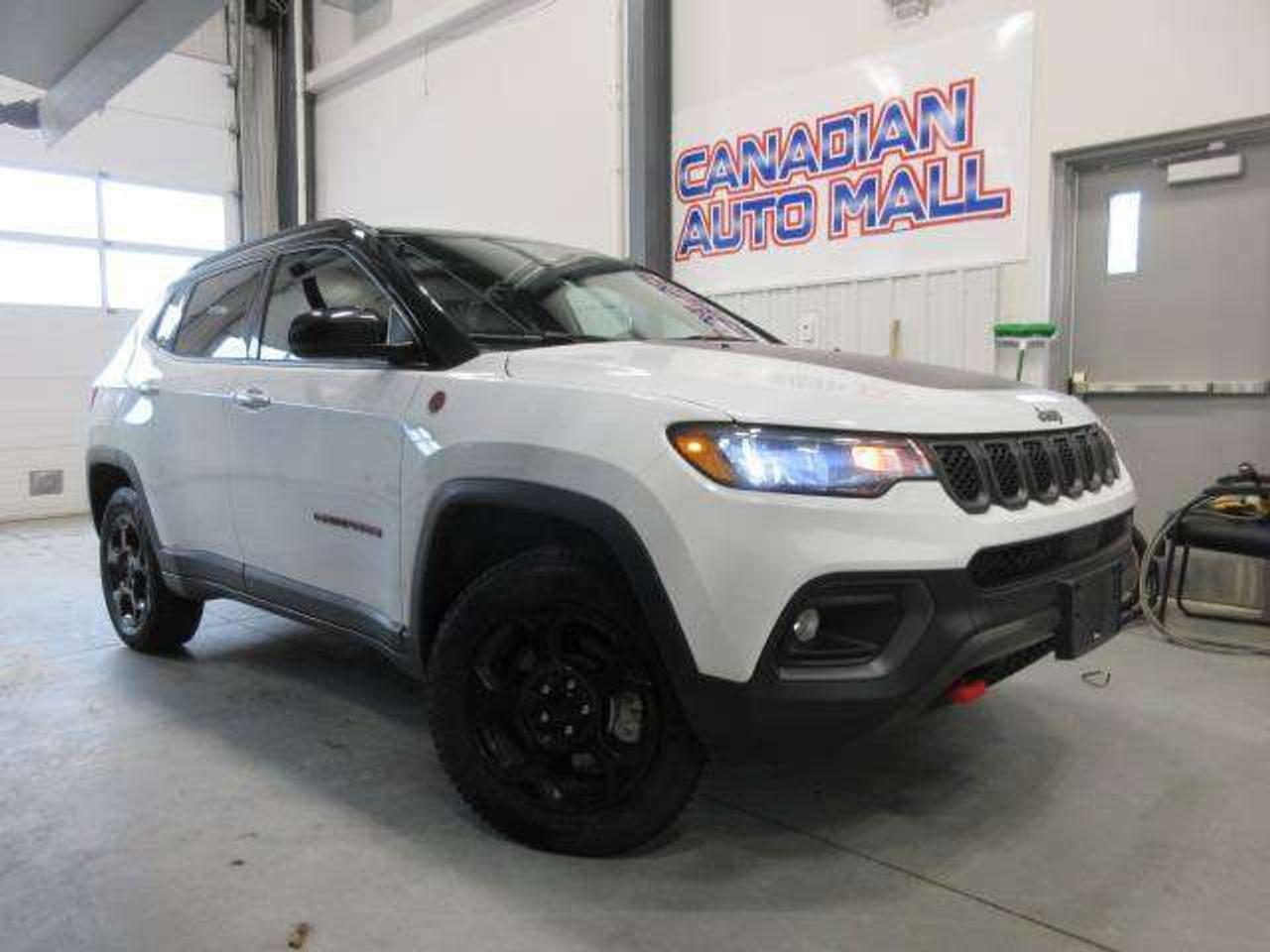 2024 Jeep Compass TRAILHAWK 4X4, PANO ROOF, NAV, APPLE/ANDROID, 72K! Photo0