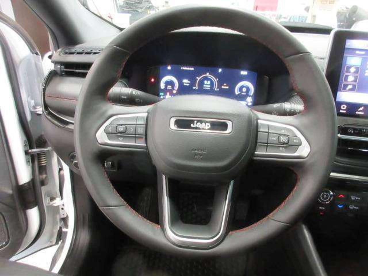 2024 Jeep Compass TRAILHAWK 4X4, PANO ROOF, NAV, APPLE/ANDROID, 72K! Photo