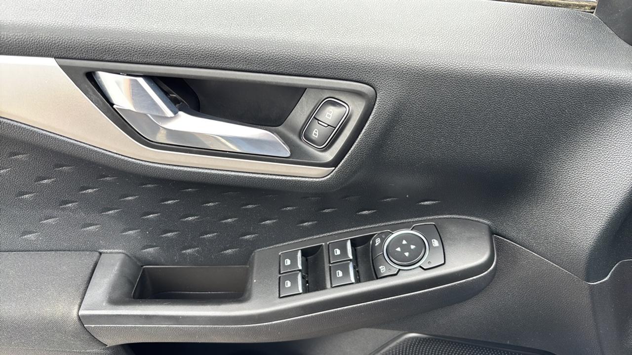 2020 Ford Escape SE Photo