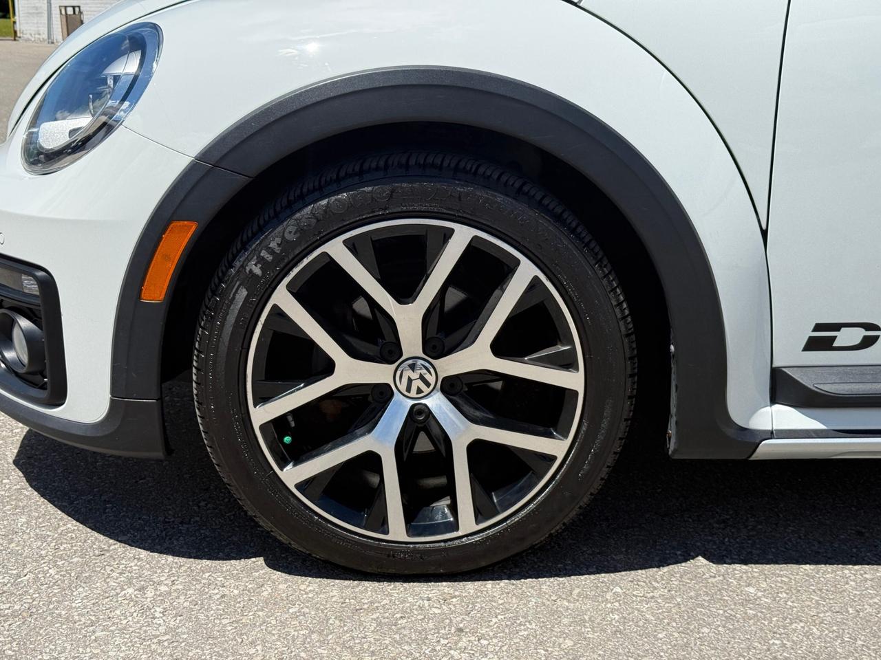 2018 Volkswagen Beetle DUNE   CONVERTIBLE   ONE OWNER   NO ACCIDENT Photo