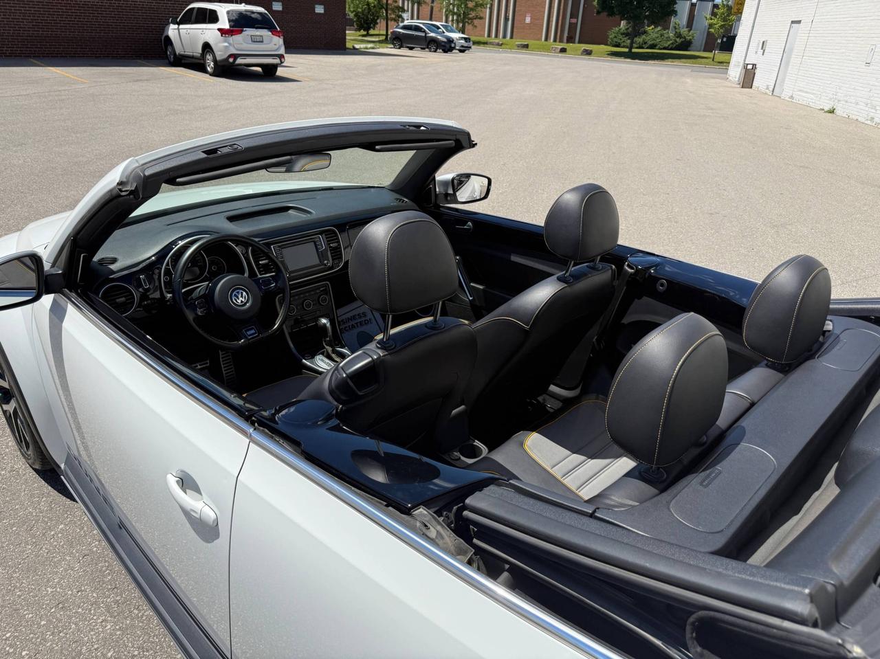 2018 Volkswagen Beetle DUNE   CONVERTIBLE   ONE OWNER   NO ACCIDENT Photo