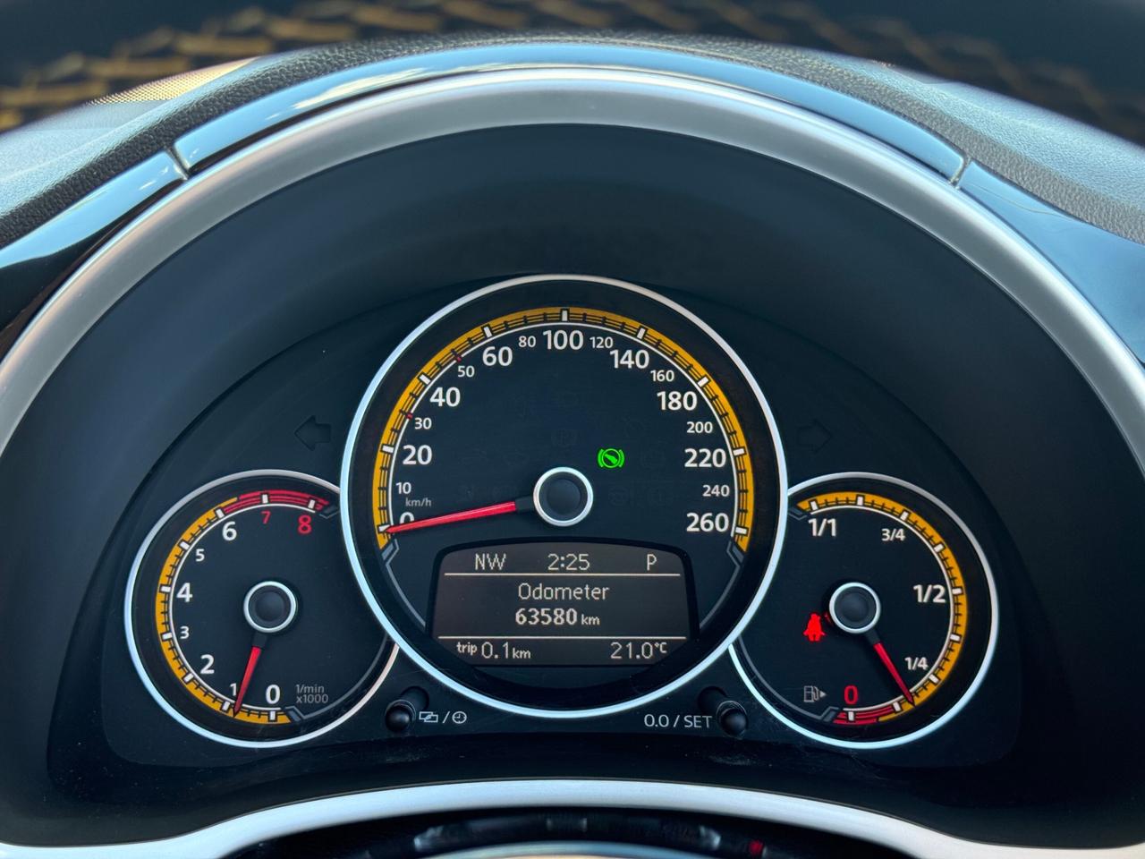 2018 Volkswagen Beetle DUNE   CONVERTIBLE   ONE OWNER   NO ACCIDENT Photo