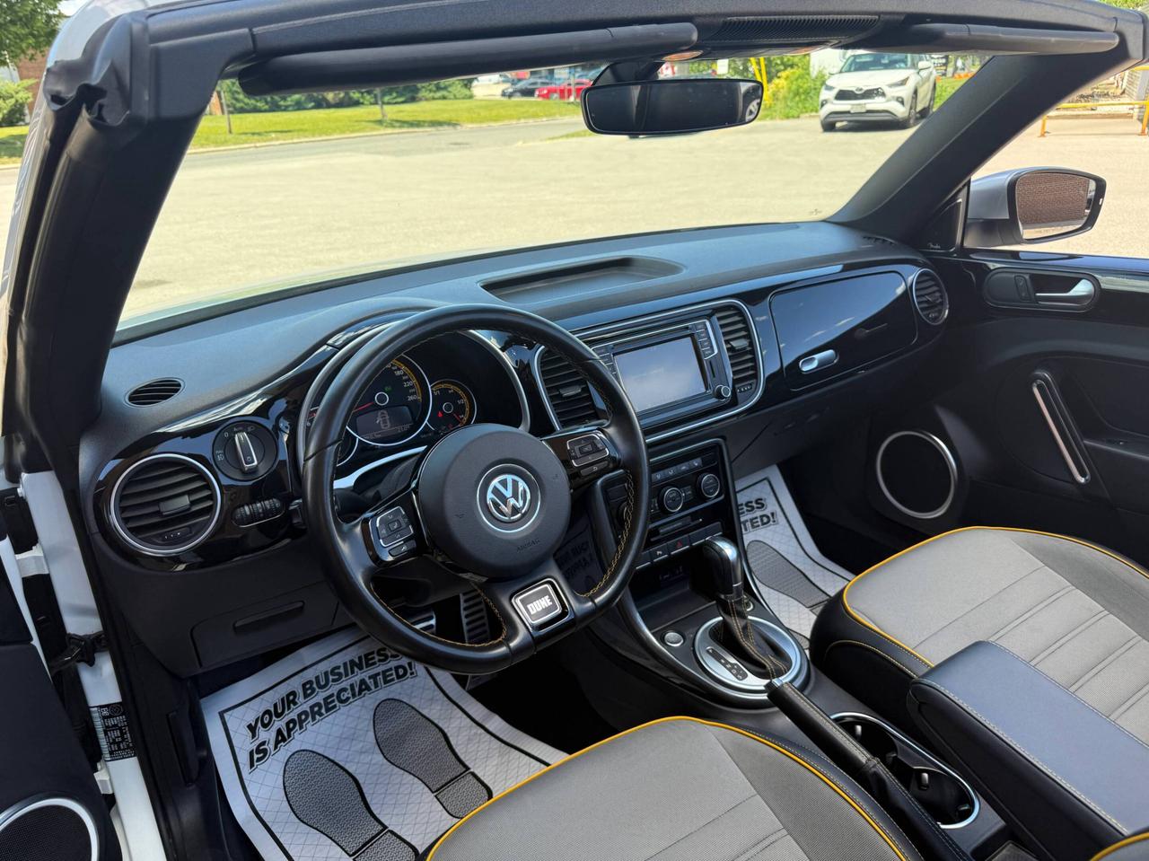 2018 Volkswagen Beetle DUNE   CONVERTIBLE   ONE OWNER   NO ACCIDENT Photo