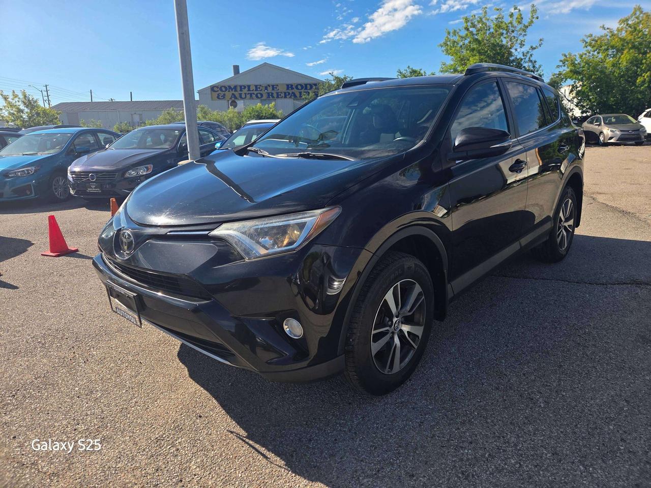 2018 Toyota RAV4 XLE Photo2