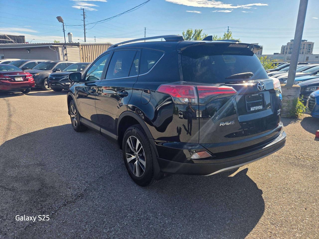 2018 Toyota RAV4 XLE Photo3