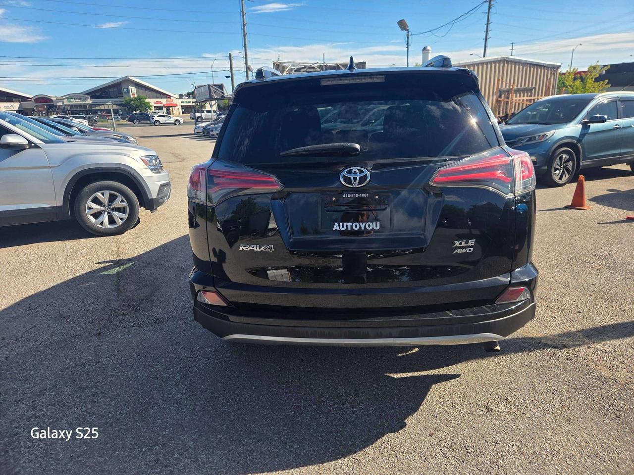2018 Toyota RAV4 XLE Photo