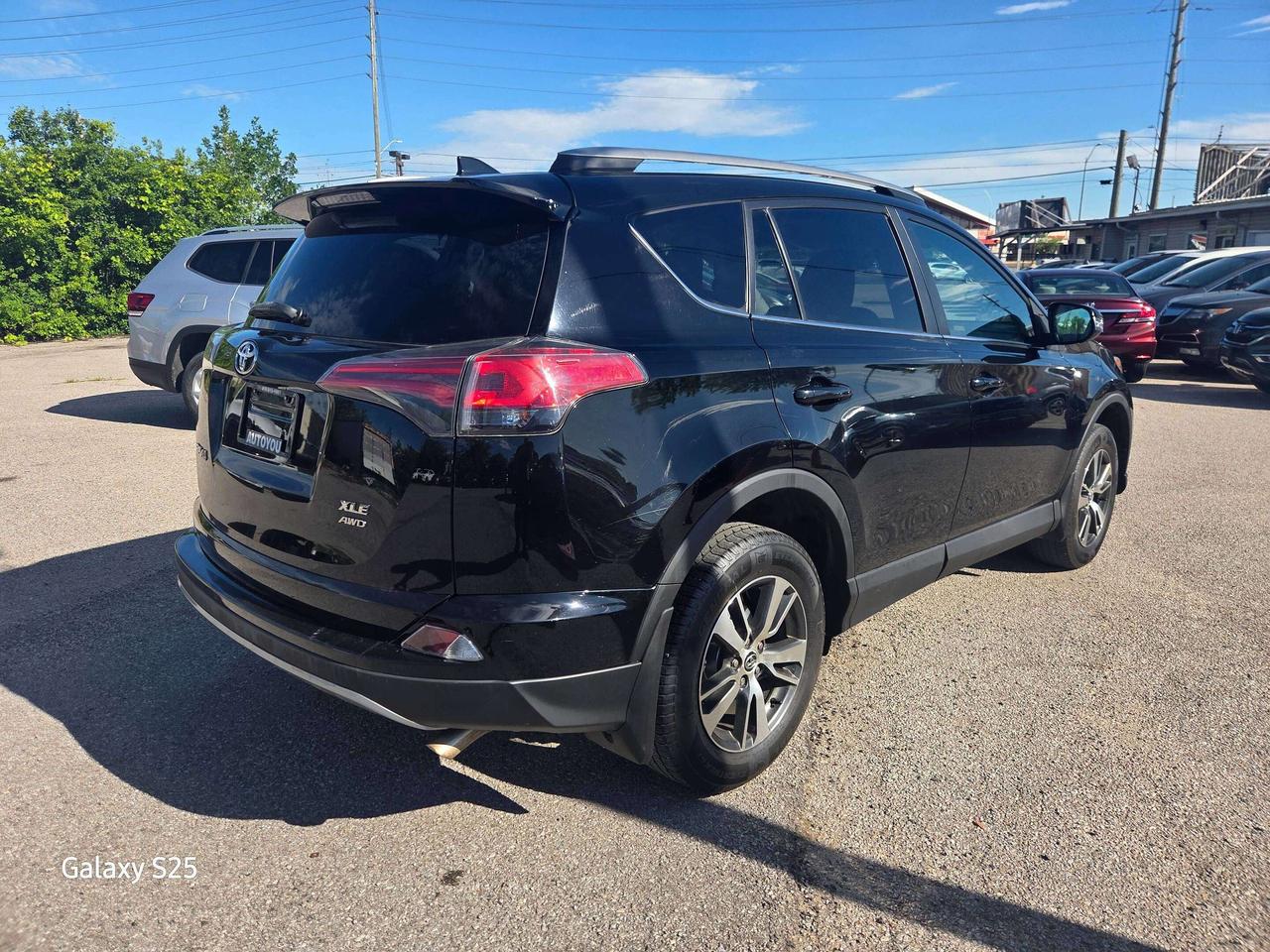 2018 Toyota RAV4 XLE Photo
