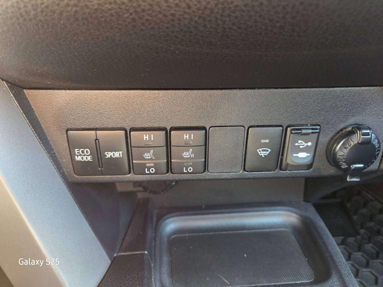 2018 Toyota RAV4 XLE Photo