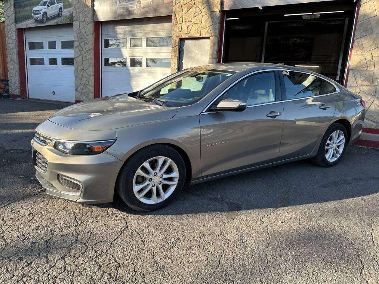 2017 Chevrolet Malibu LT Photo