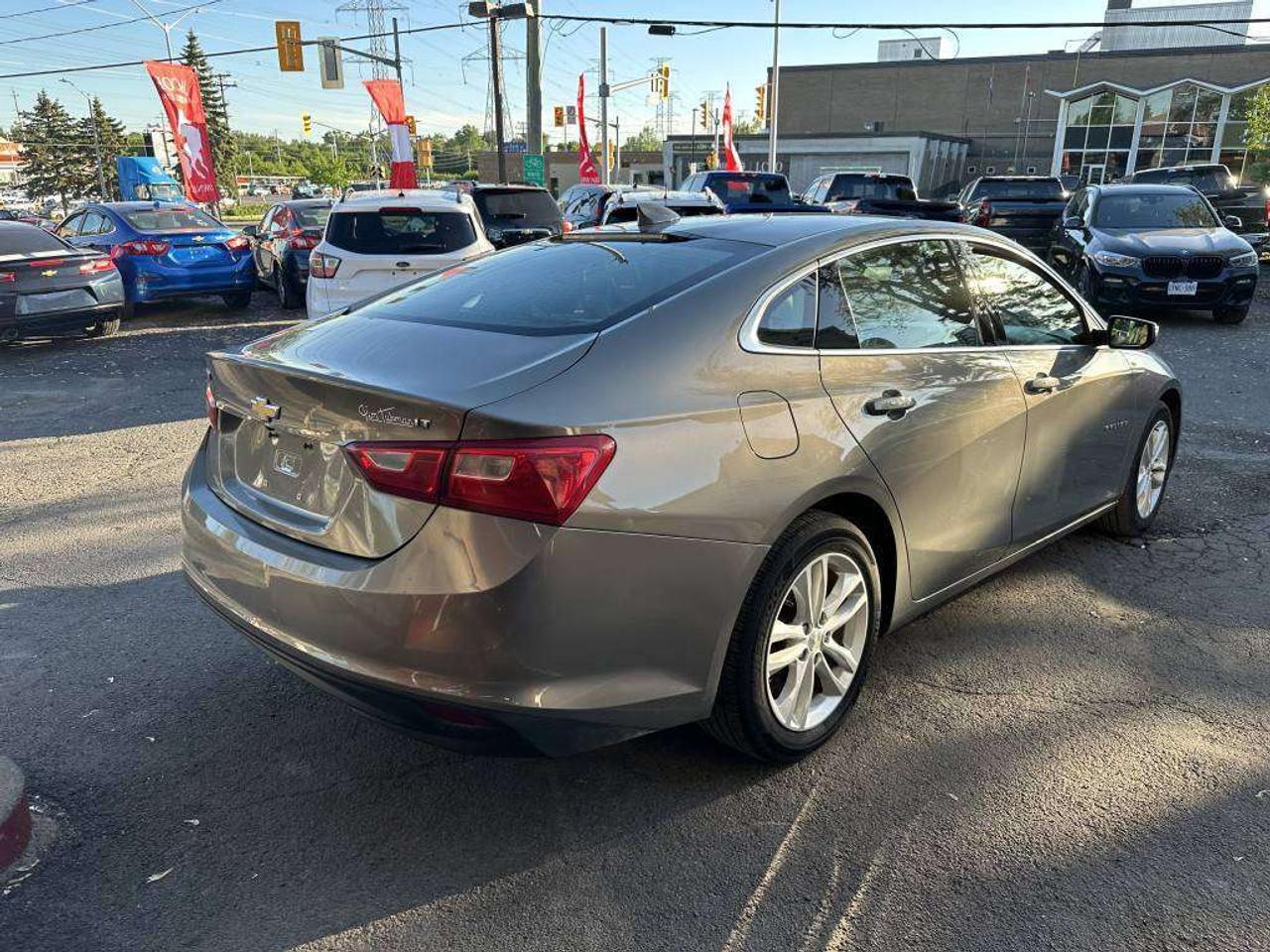 2017 Chevrolet Malibu LT Photo3