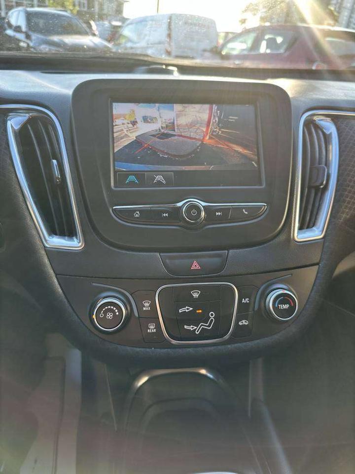 2017 Chevrolet Malibu LT Photo