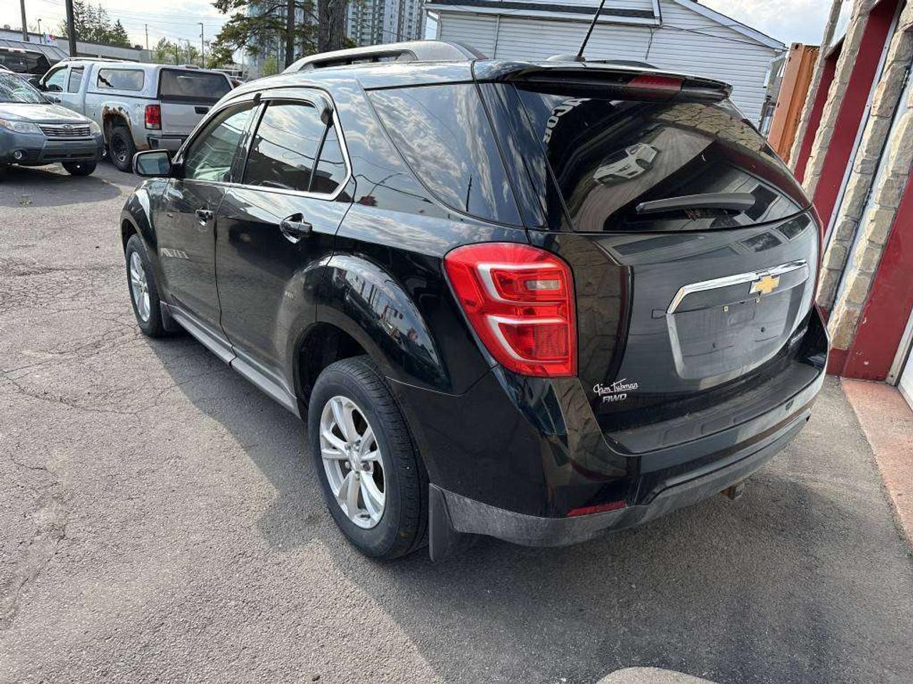 2016 Chevrolet Equinox LT Photo2