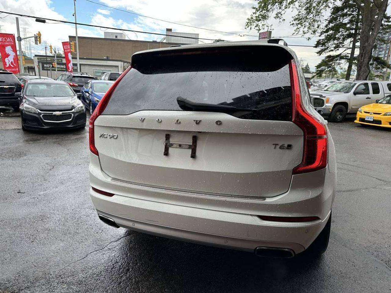 2016 Volvo XC90 T6 Momentum Photo
