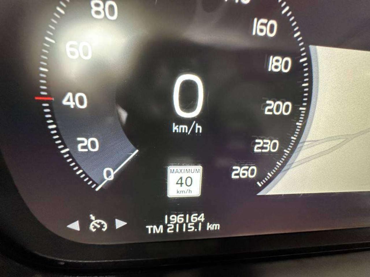 2016 Volvo XC90 T6 Momentum Photo