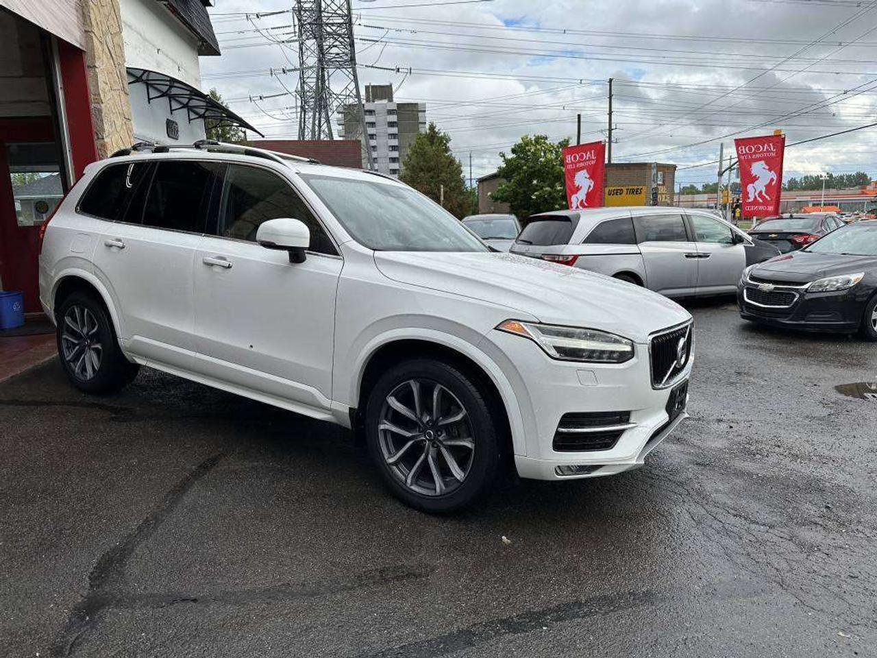 2016 Volvo XC90 T6 Momentum Photo