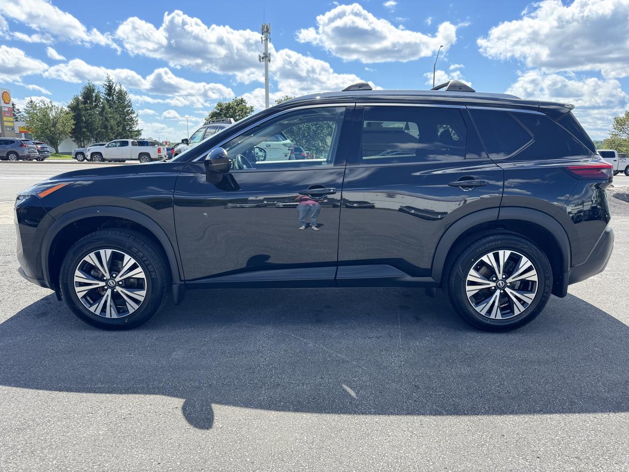 2021 Nissan Rogue SV - PANORAMIC SUNROOF Photo